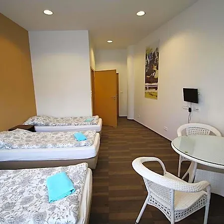 Hipodrom Hostel *