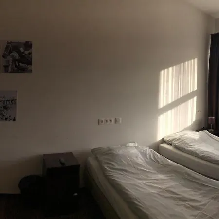 索波特赛马场旅馆 *