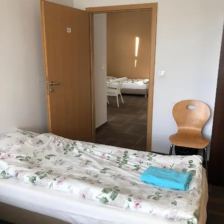 索波特赛马场旅馆 *